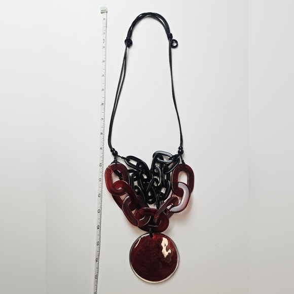 Elegant Red and Black Necklace - Picture 5 of 6